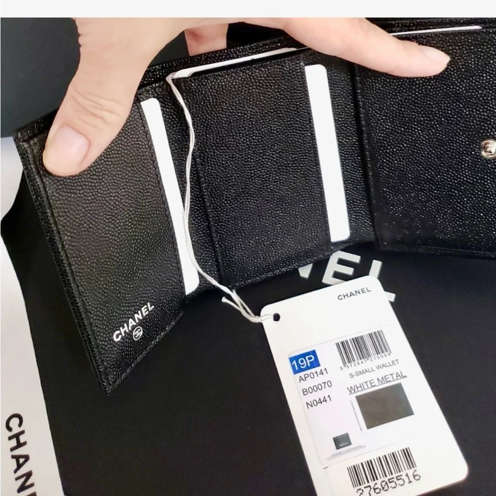 !NWT! CHANEL Black Caviar CC Logo Wallet - Picture 4 of 8